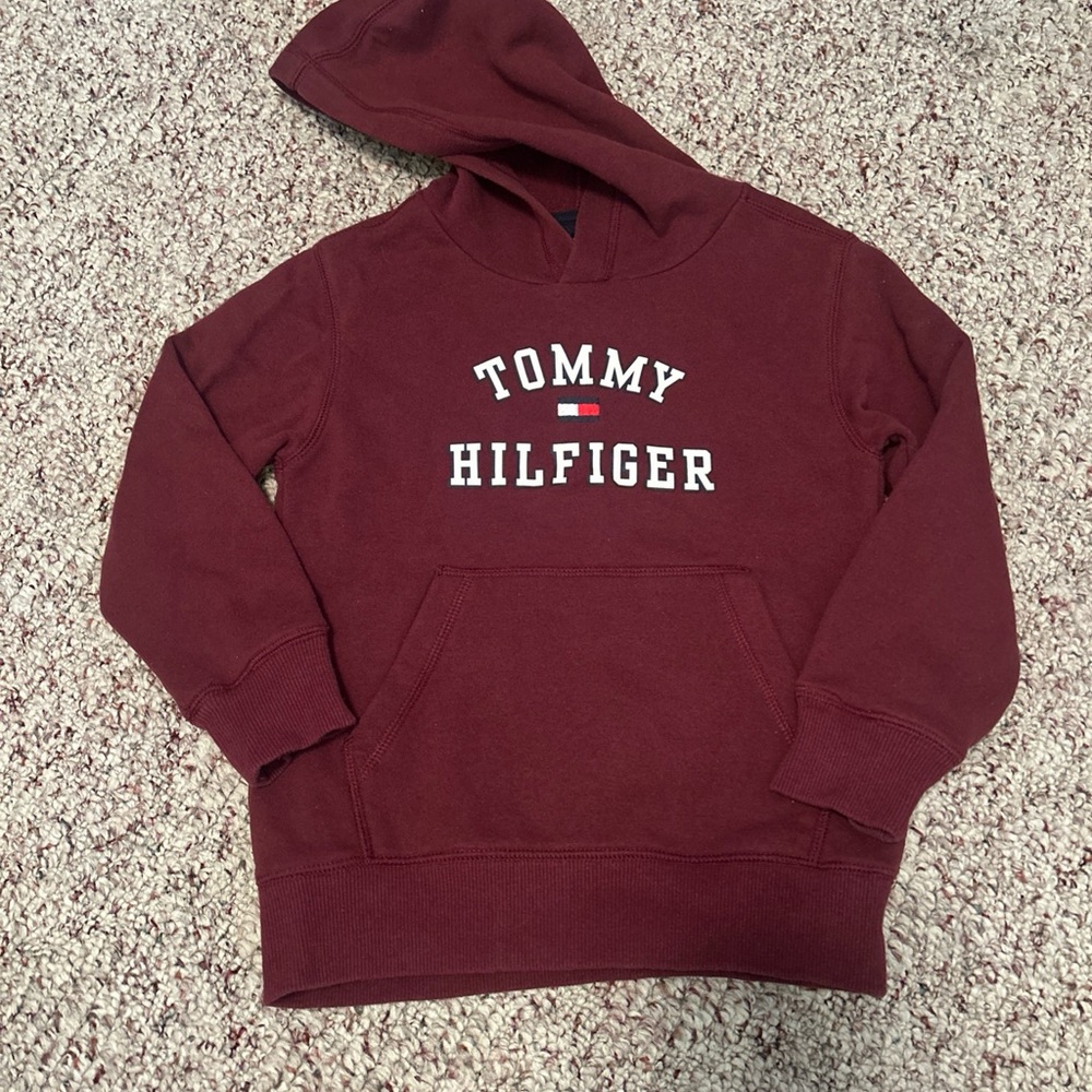 Tommy Hilfiger Burgundy Pullover Hoodie with Logo Tag
